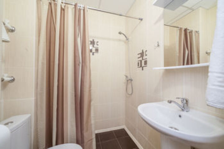 Room 2 of 44