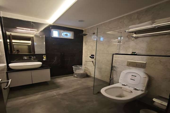Room 8 of 13