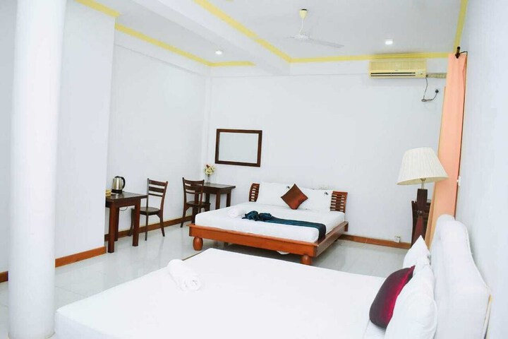 Room 10 of 29