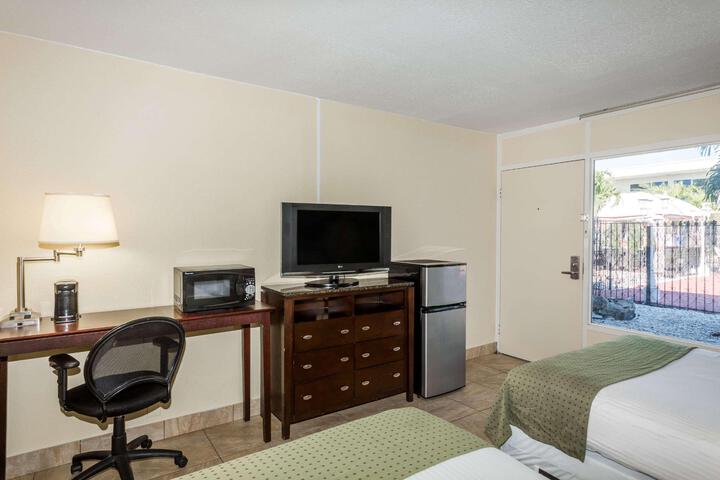 1 King Bed (9 of 16)