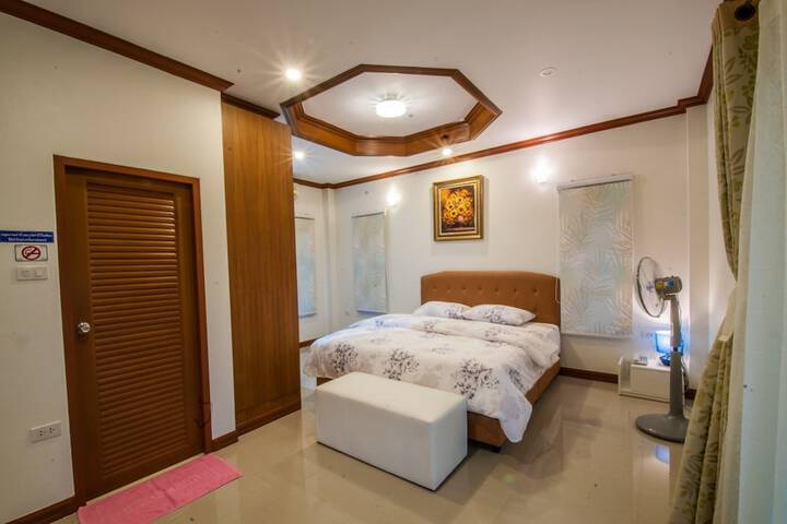 Room 5 of 28