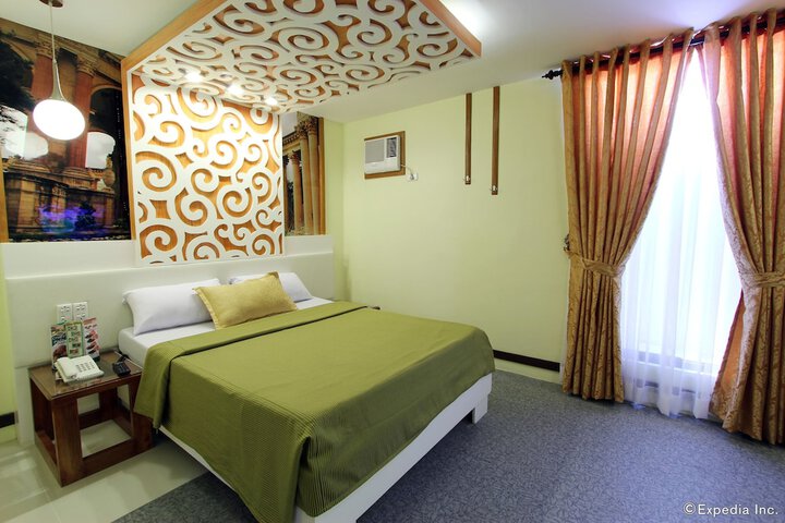 Room 28 of 104