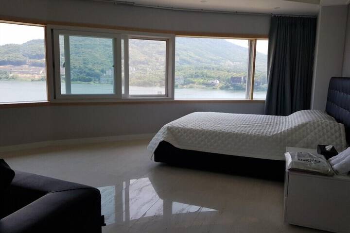 Room 18 of 62