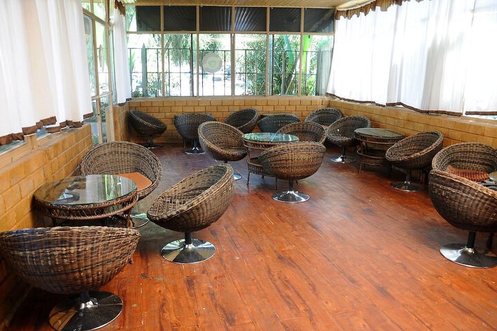 Lounge 52 of 53