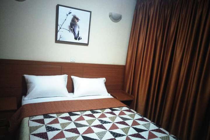 Room 5 of 13