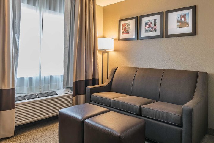 Suite 2 Queen Beds (7 of 17)