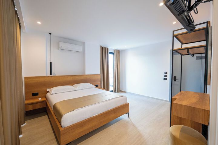 Room 5 of 74