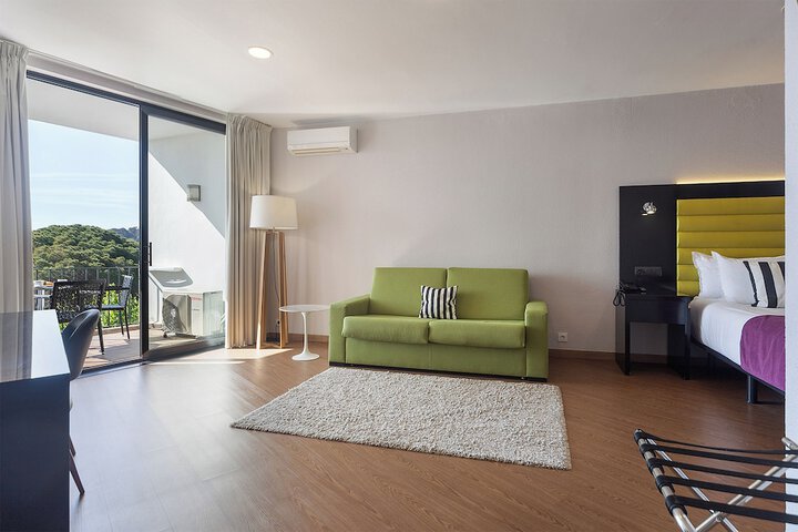 Room 2 of 31