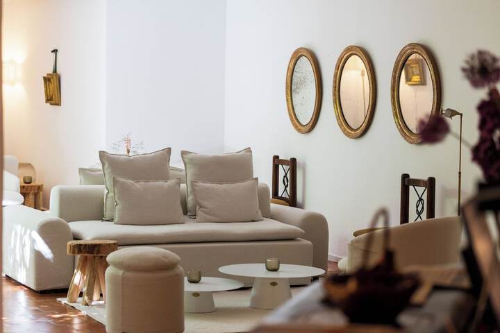 Lounge 120 of 146