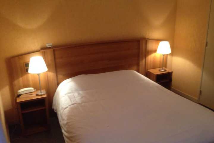 Room 17 of 40
