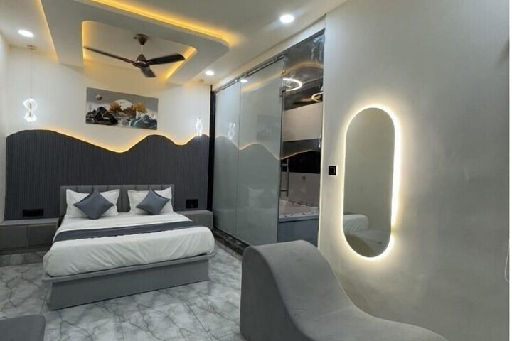 Room 13 of 26