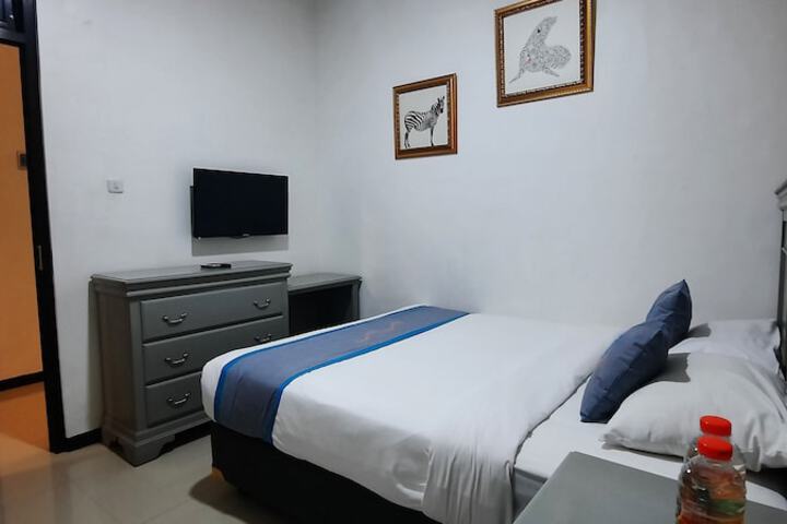Room 10 of 12