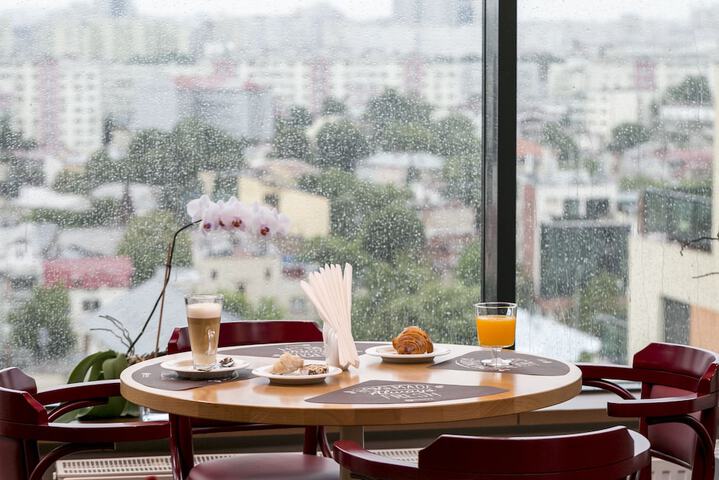 Breakfast/Coffee Service 98 of 108