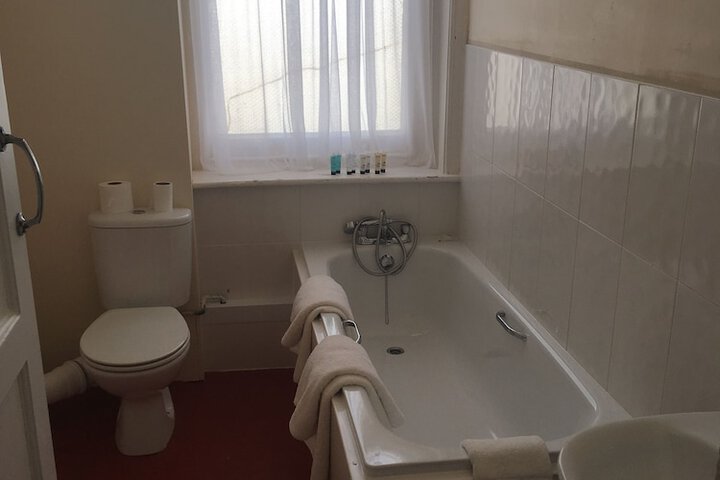 Room 6 of 67