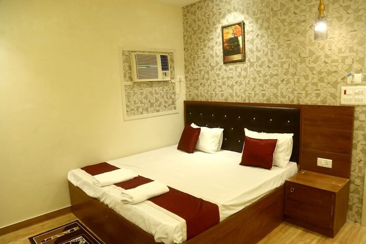 Room 4 of 18
