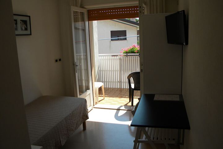 Room 8 of 71