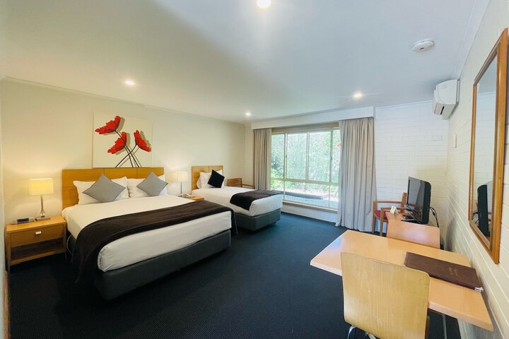 Room 12 of 27