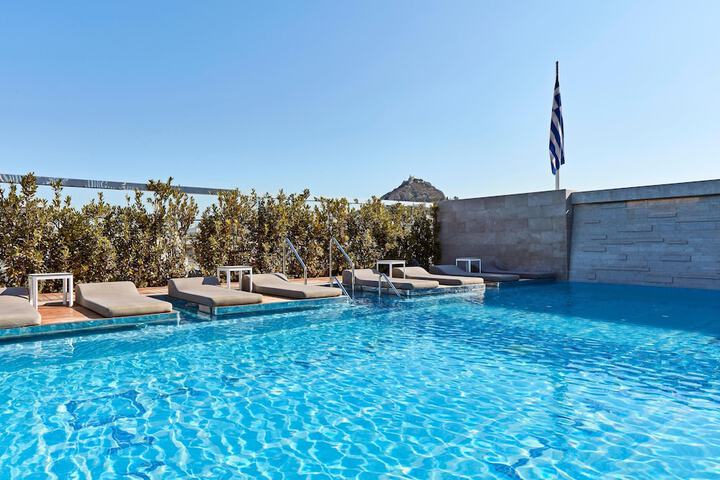 Pool 60 of 91
