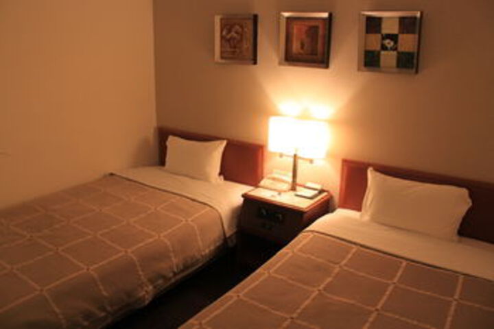 Room 13 of 31