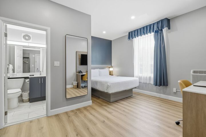 Room 25 of 65