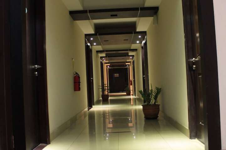 Ballroom/Hall 30 of 31