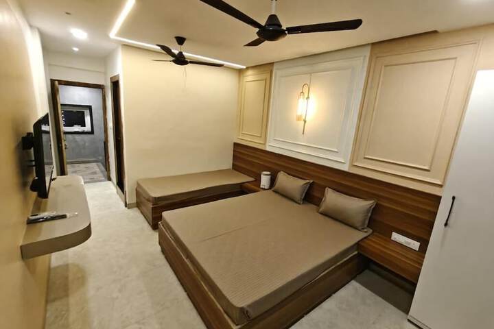 Room 8 of 10