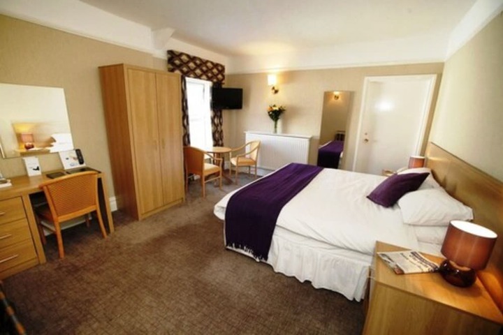 Room 14 of 33