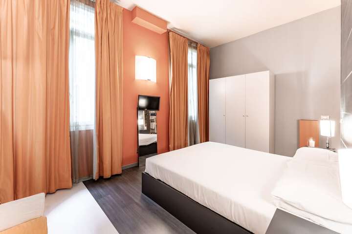 Room 2 of 32