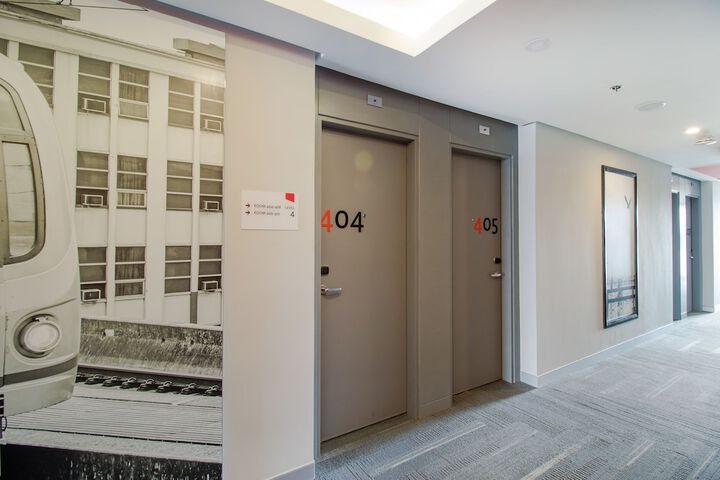 Ballroom/Hall 31 of 43