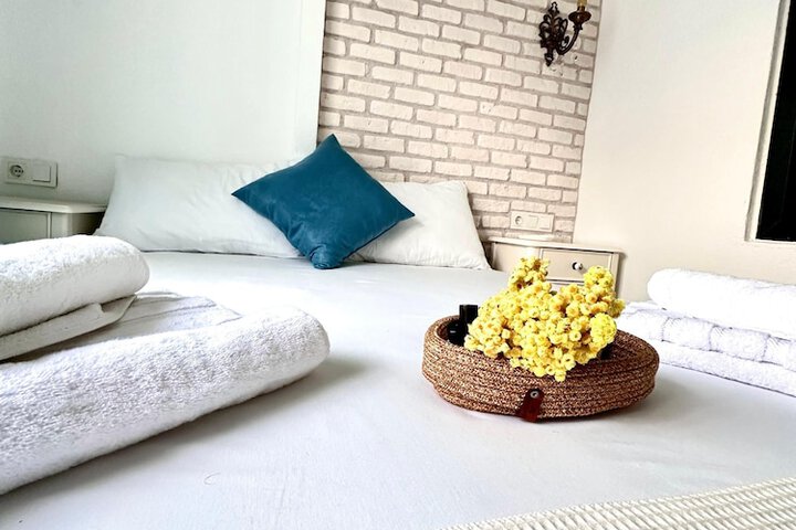 Room 6 of 27