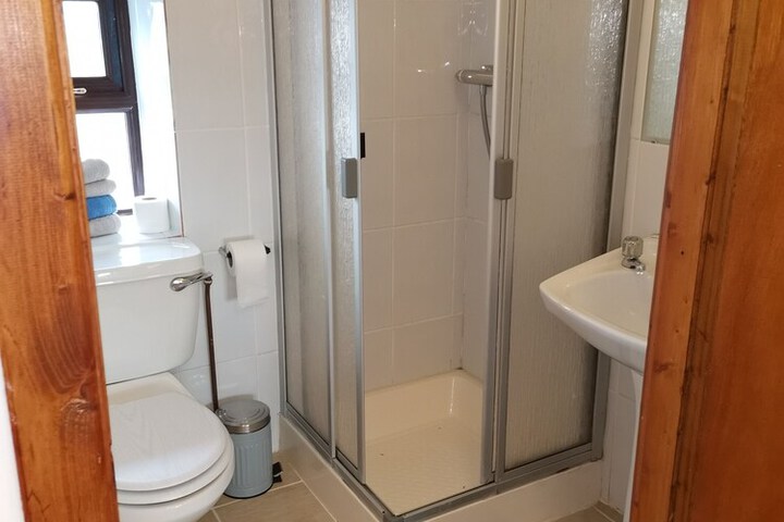 Room 5 of 8