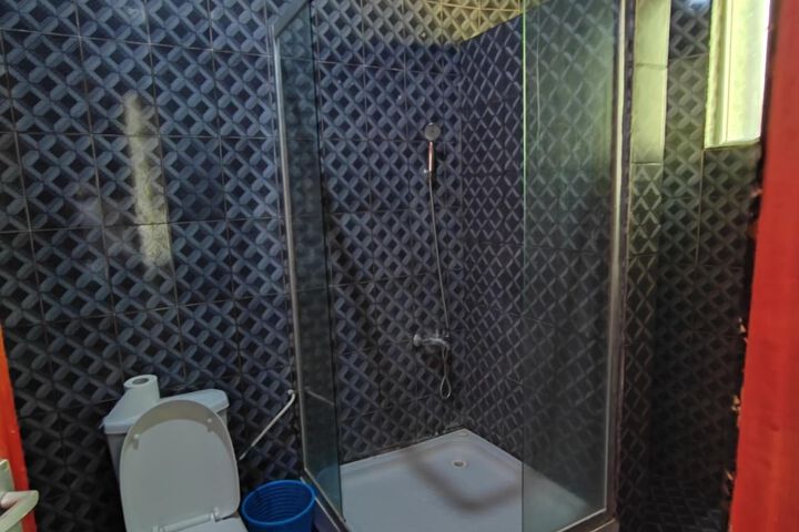 Room 10 of 106