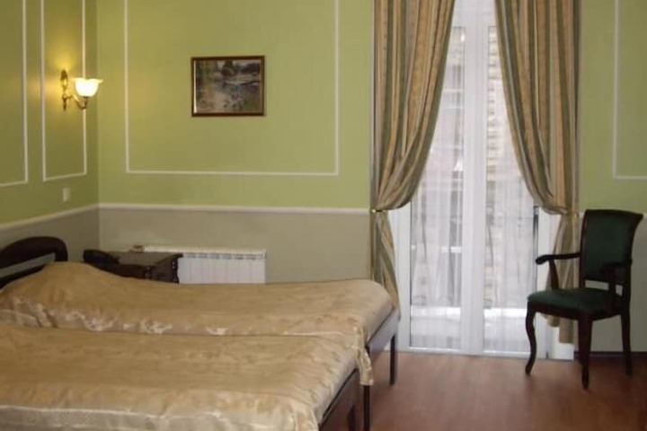 Room 12 of 61