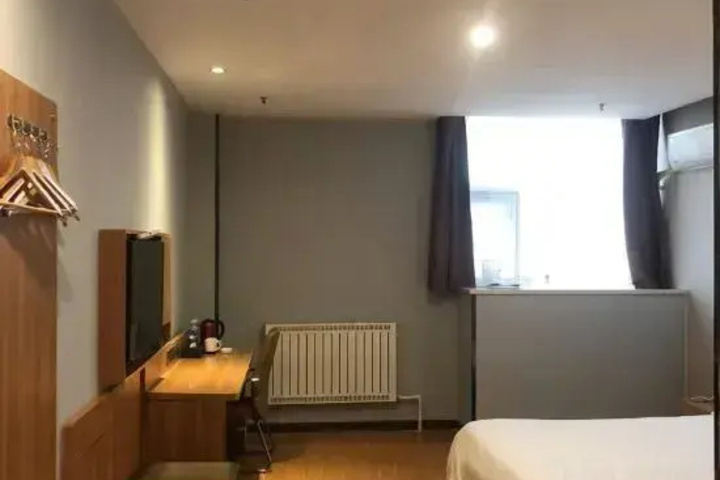 Room 4 of 7