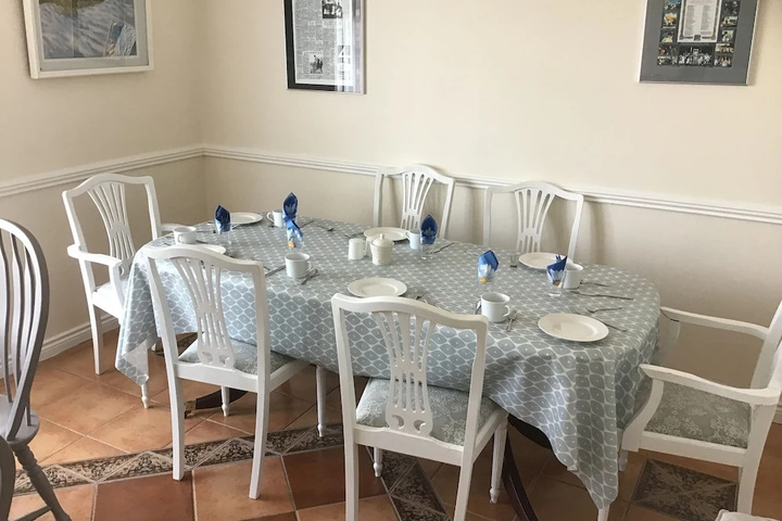 Dining 15 of 17