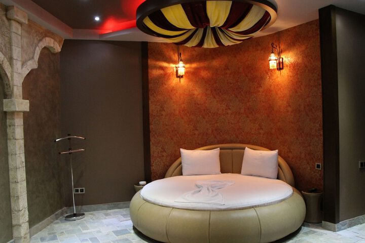 Room 3 of 53