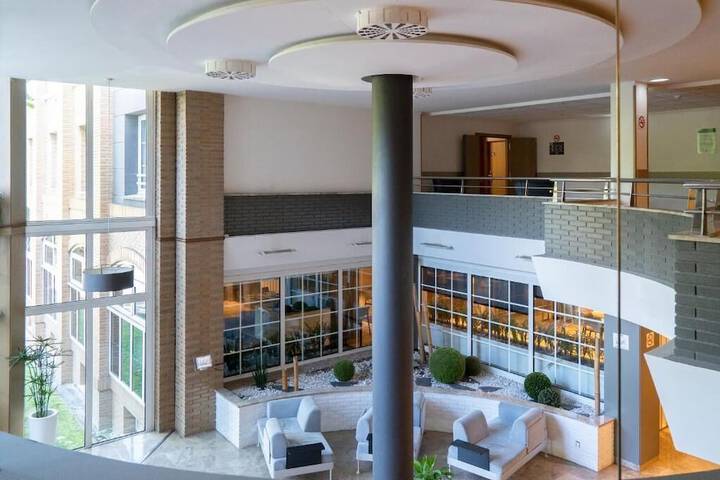 Entrance & Lobby