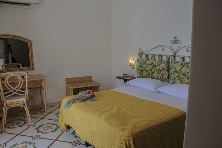 Room 7 of 37