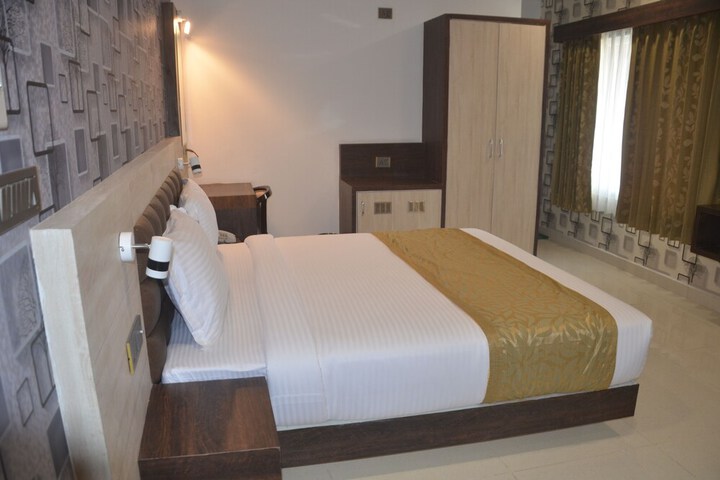 Room 11 of 22