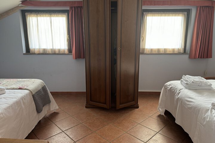 Room 26 of 166