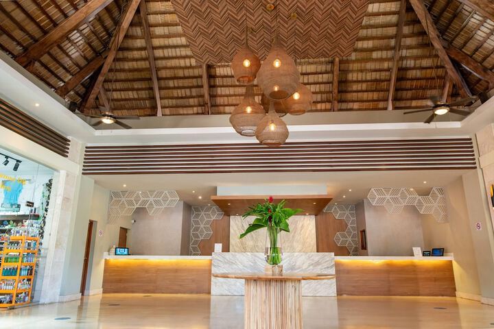 Entrance & Lobby