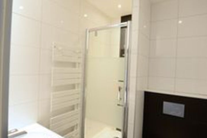 Room 4 of 74