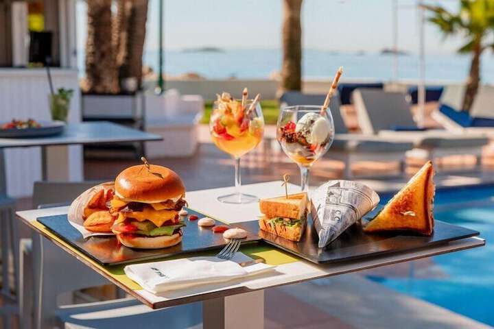 Pool Hotel