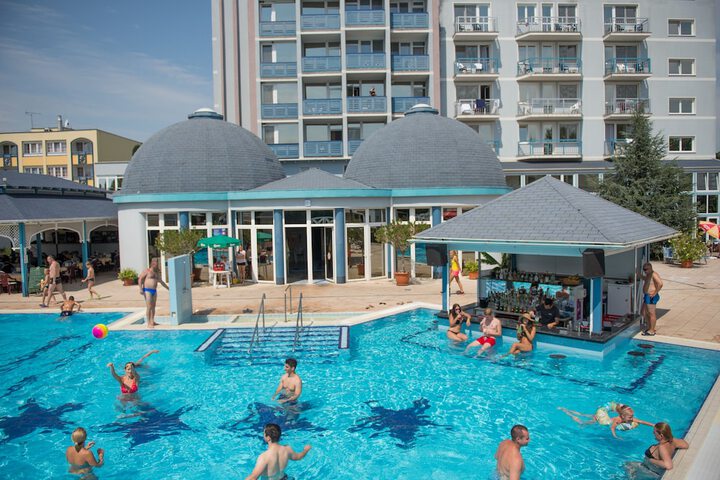 Pool 81 of 171