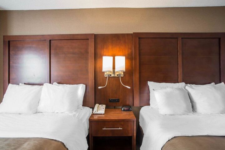 2 Queen Beds (2 of 13)