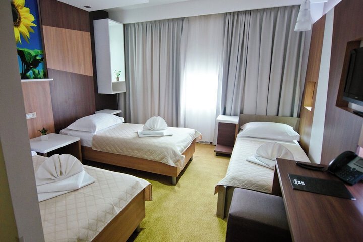 Room 16 of 40