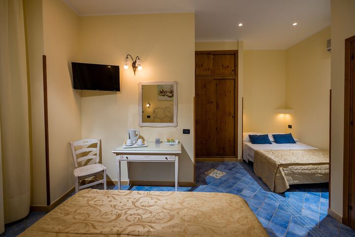 Room 19 of 120