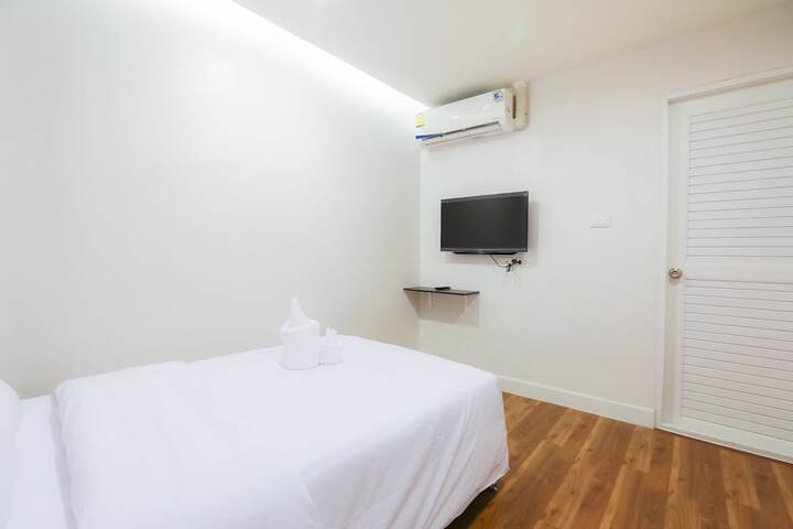 Room 9 of 49
