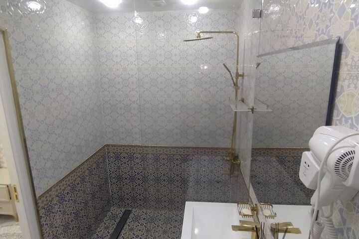 Room 33 of 72