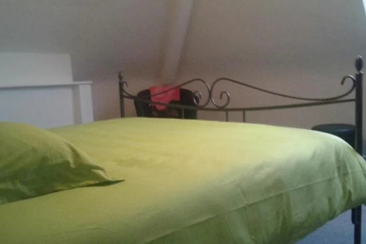 Room 6 of 18
